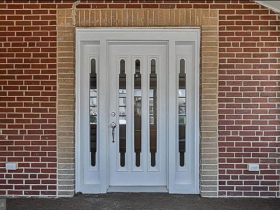 4th image of 126 N Harvard Ave