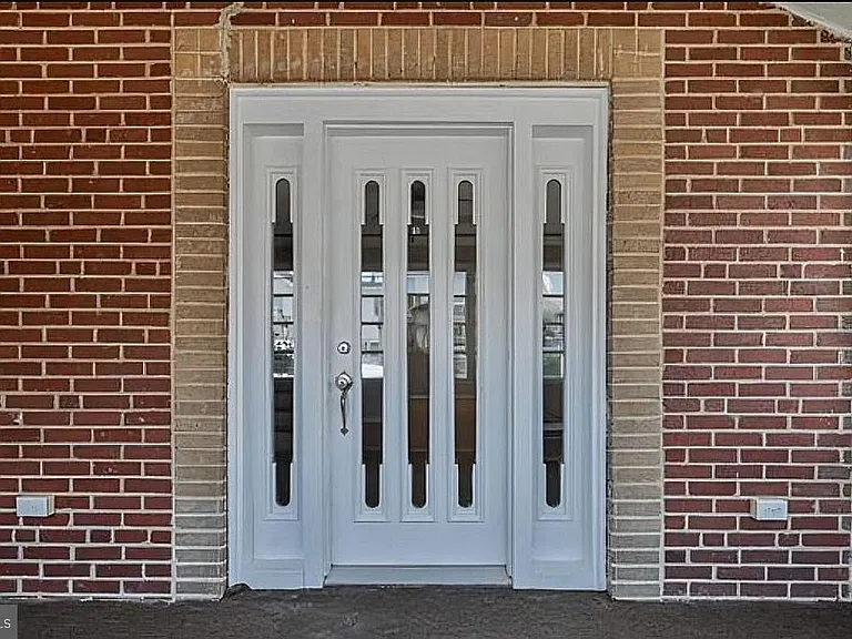 126 N Harvard Ave — Photo 4