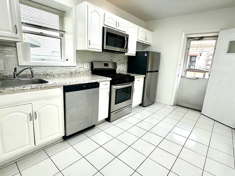 247 Clendenny Ave #1 — Photo 5