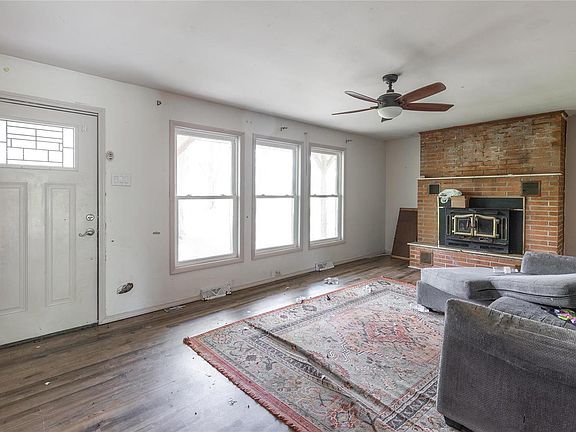 4th image of 123 McLeod St