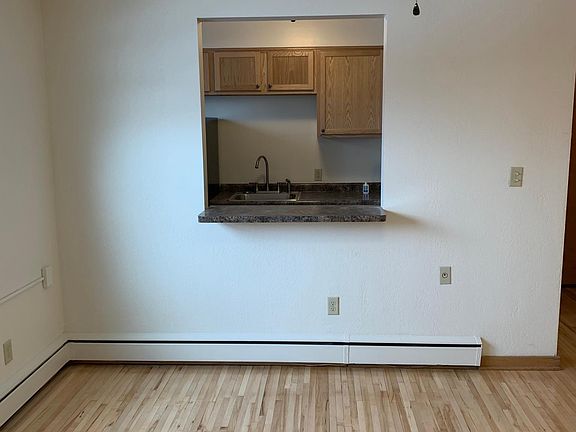 3rd image of 2047 Saunders Ave APT 8