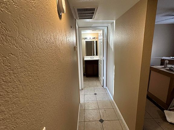 4th image of 618 E Marilyn Ave APT 4