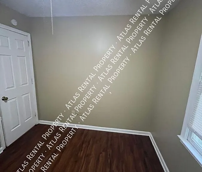 2202 Cheshire Dr — Photo 9