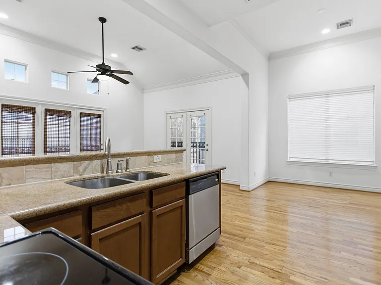 1303 Sherwood Point Ln — Photo 26