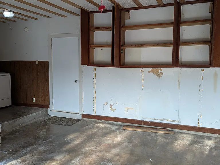 2311 Lange St — Photo 32