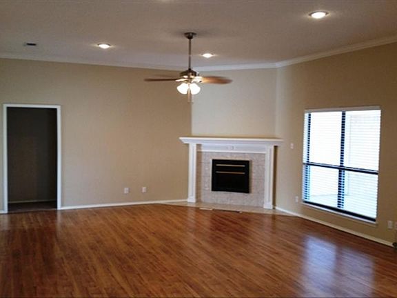 3rd image of 3214 Maplewood Dr