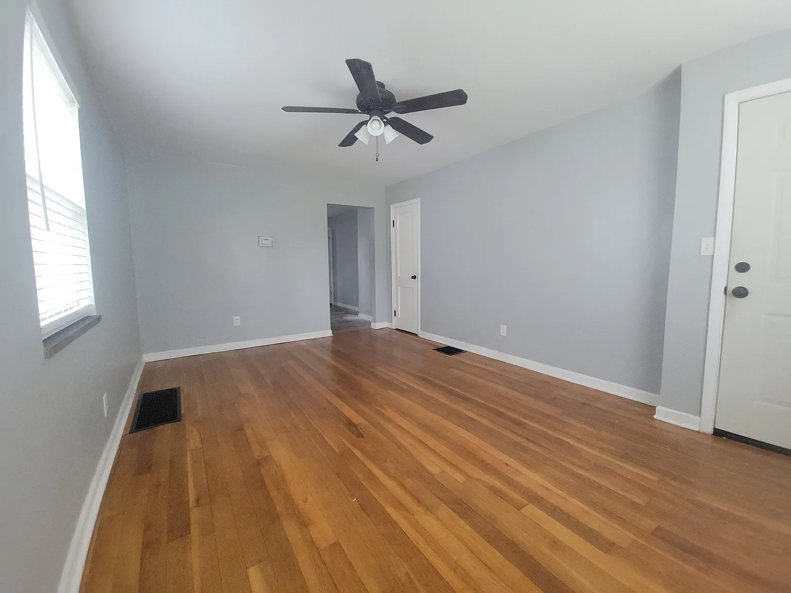 215 Ryburn Ave — Photo 2