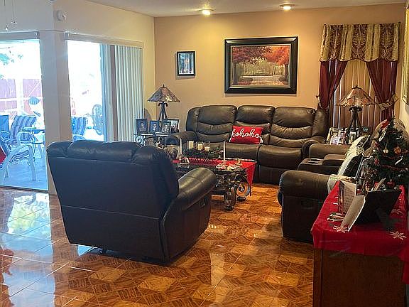 5th image of 762 Maderia Ct