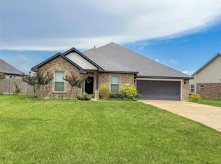 429 Twin Lakes Blvd W, West Columbia, TX 77486