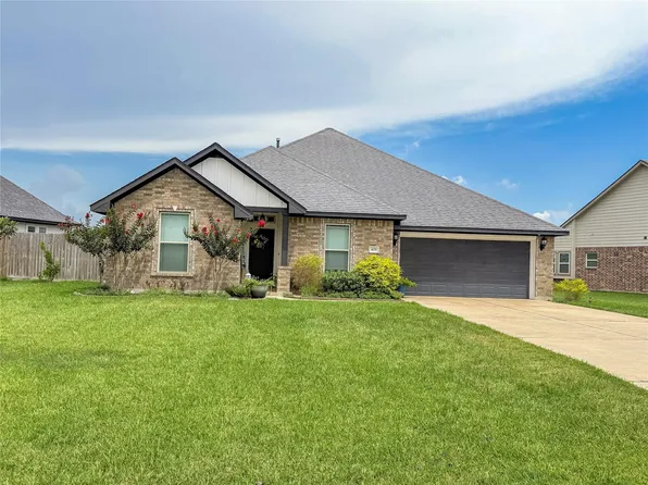 429 Twin Lakes Blvd W, West Columbia, TX 77486