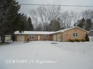 8903 Highland Dr, Freeland, MI 48623