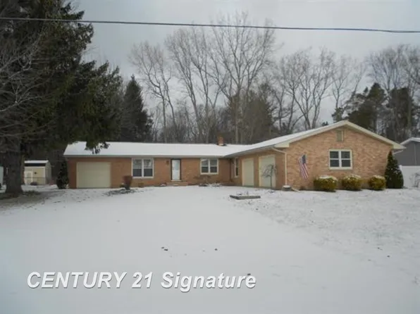 8903 Highland Dr, Freeland, MI 48623