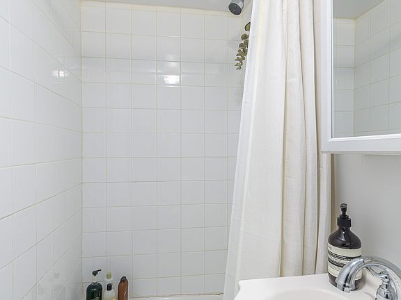 4th image of 436 E 9th St APT 4B