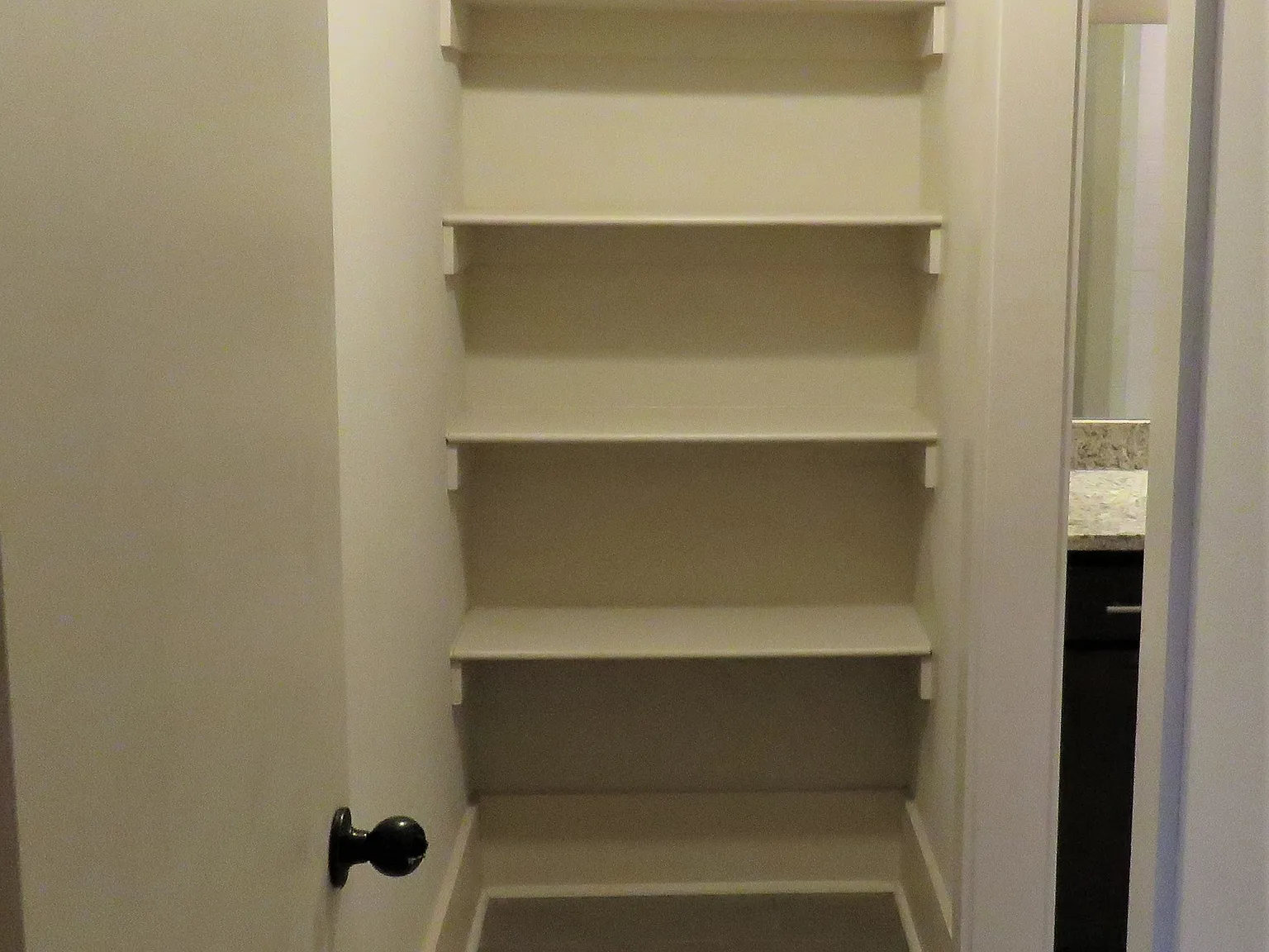 1 bed, 925 sqft, $1,295 — Photo 2