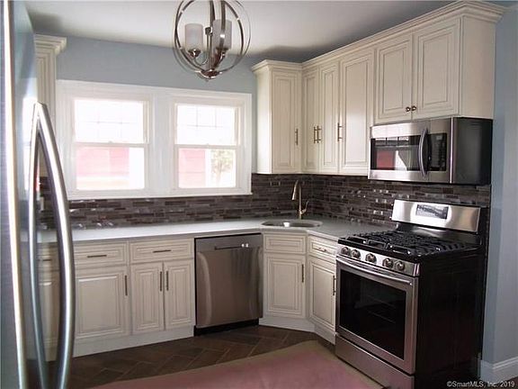 5th image of 72 Macauley Ave