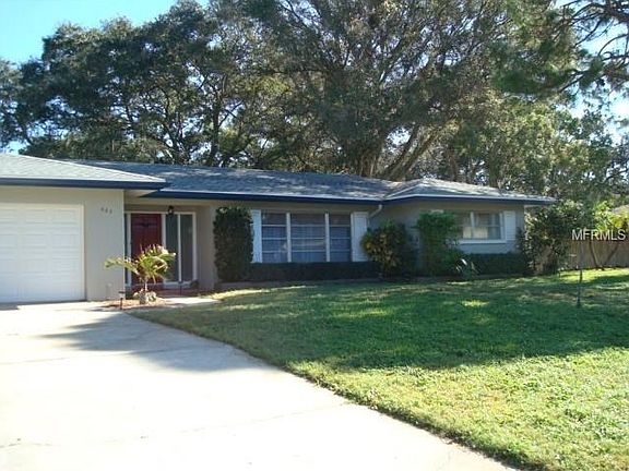2nd image of 525 Oakwood Dr
