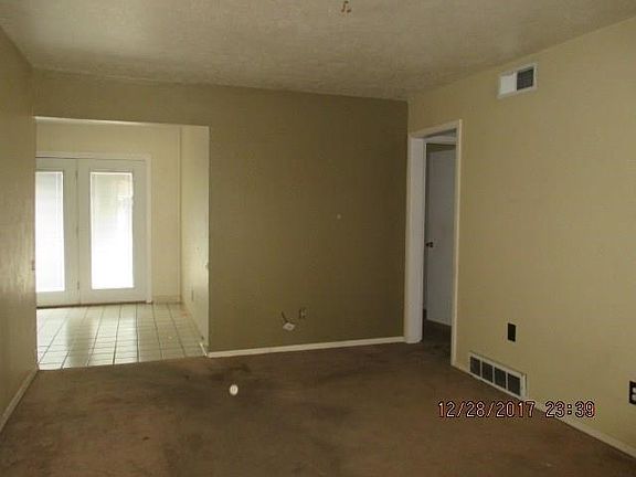 Open living/dining/kitchen.  Needs carpet