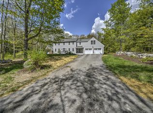 9 Carriage Hill Rd, Raymond, ME 04071