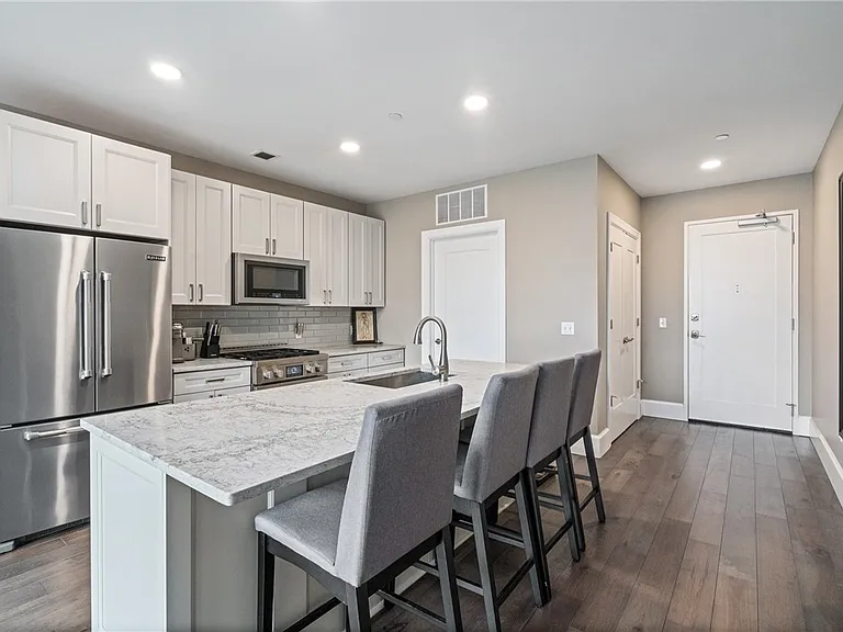 350 Oliver Ave #1303 — Photo 7