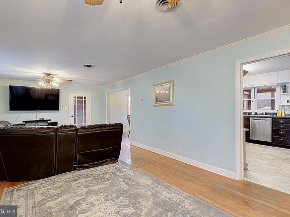 5th image of 24820 Sotterley Rd