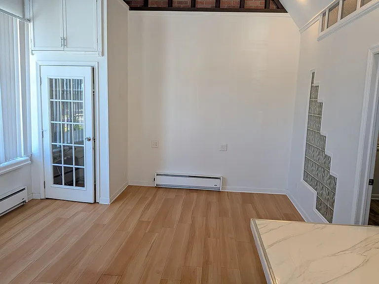 352 Jefferson Ave — Photo 7
