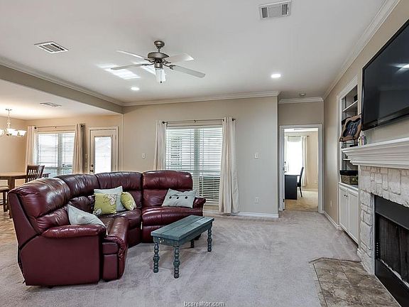 4th image of 111 Walcourt Loop