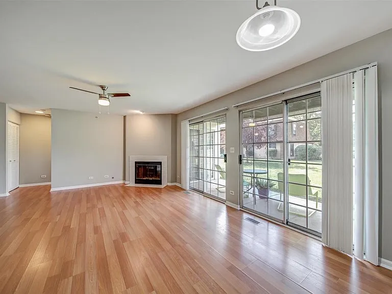 5S530 Scots Dr #18F — Photo 4