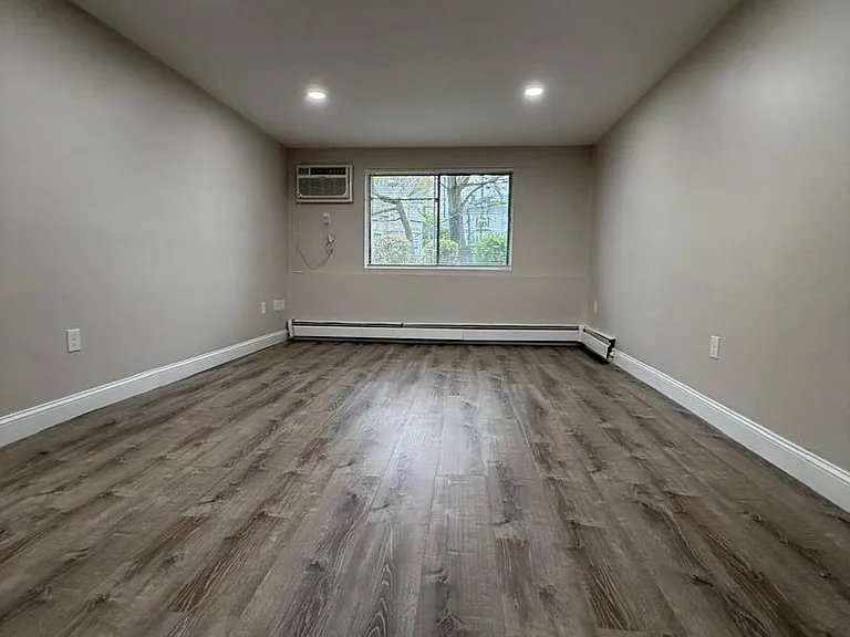 169 Aiken Ave #8 — Photo 4