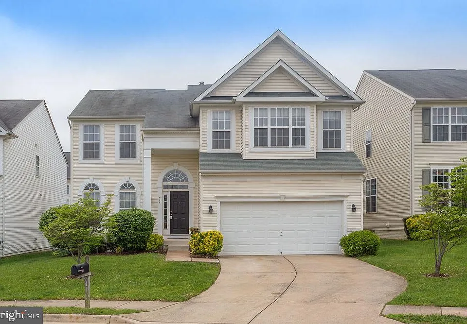 411 Hanrahan Ct SE