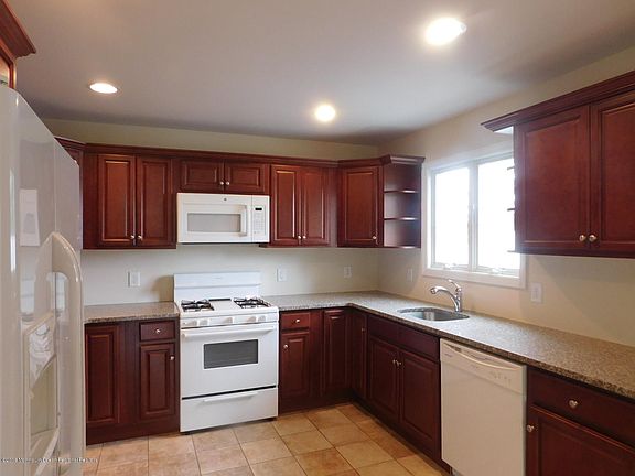 5th image of 355 Lorillard Ave