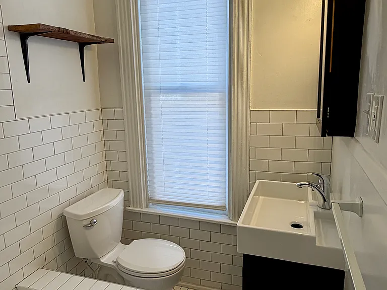 356 E Chestnut St — Photo 6