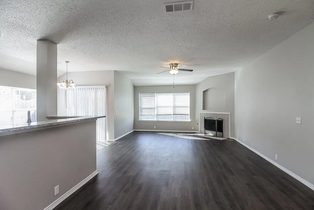 3 bed, 2.0 bath, 1777 sqft, $2,235 — Photo 2