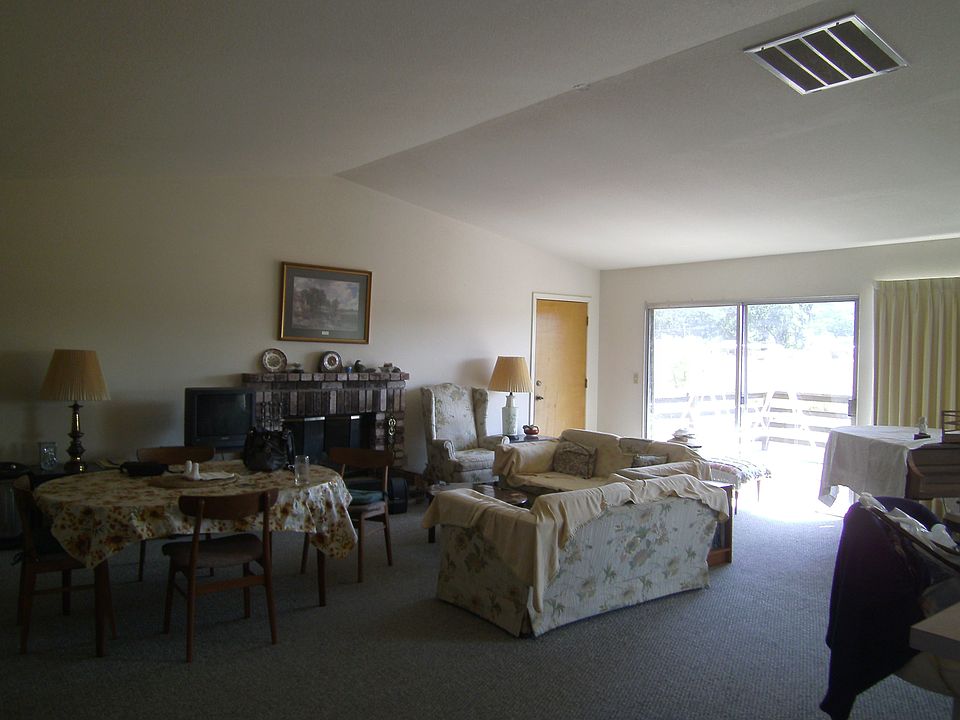 2nd image of 2250 Lakeshore Blvd