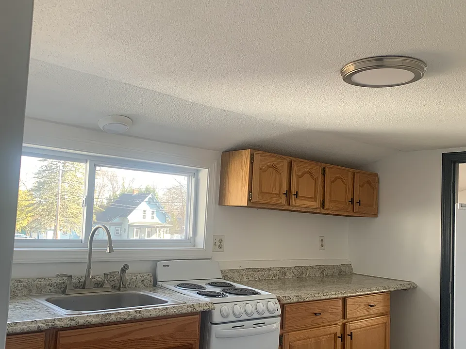 5 Leonard Ave #2