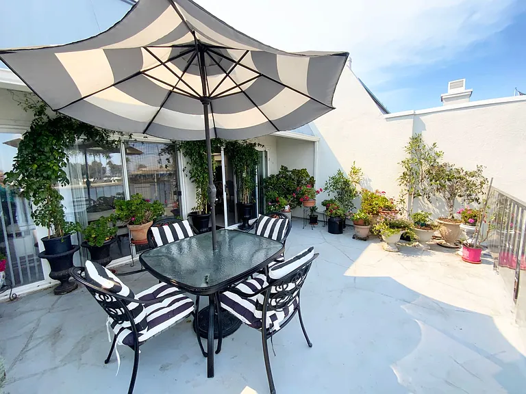 6 Antigua Court — Photo 2
