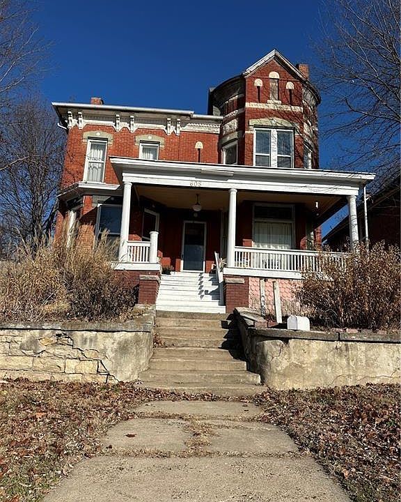 1st image of 605 Atchison St