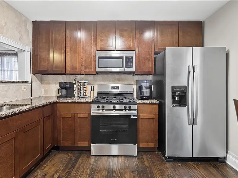 867 Beecher St SW — Photo 37