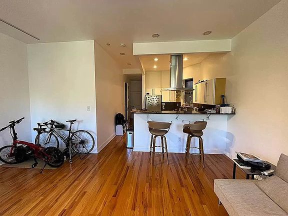 2nd image of 366 Saint Nicholas Ave APT 3