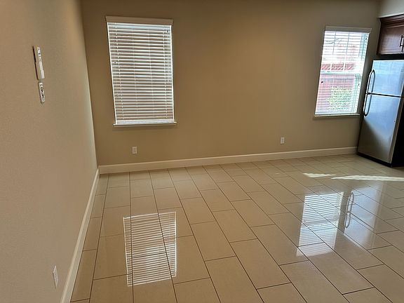 4th image of 729 W Esplanade Dr #729