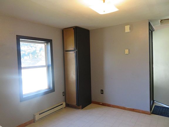 4th image of 303 N Illinois St