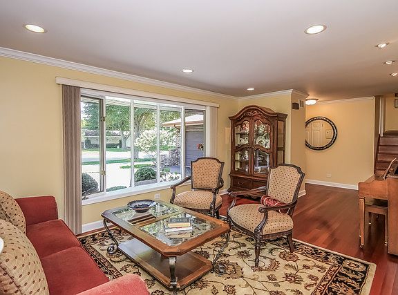 4th image of 15 W Brittany Dr