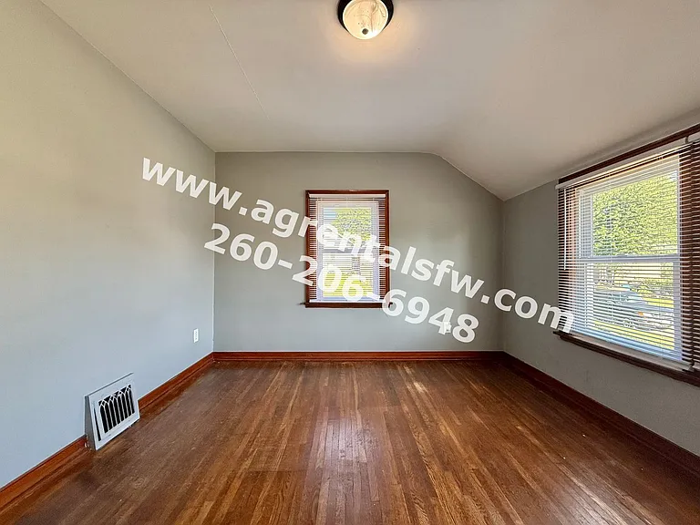 1015 Irene Ave — Photo 6