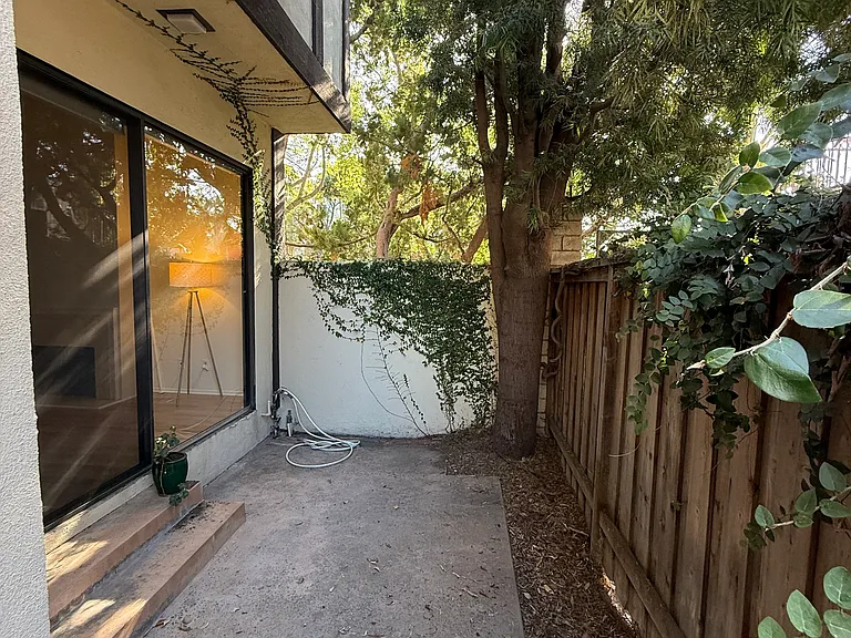1122 Campbell St #1 — Photo 15