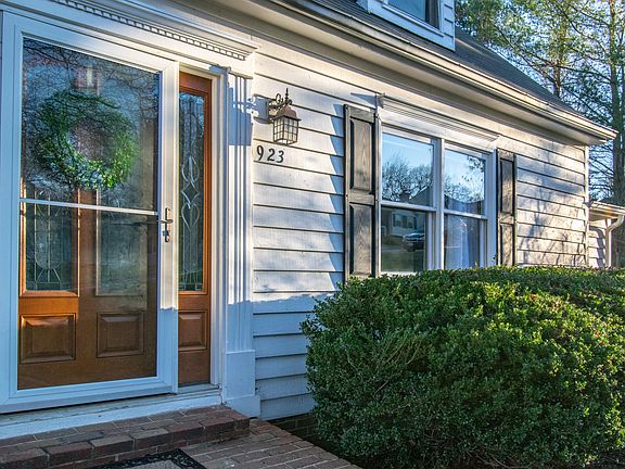 4th image of 923 Debra Ln