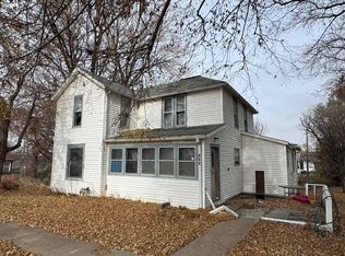560 Hawkeye St, Osceola, NE 68651
