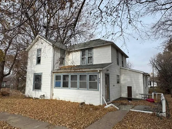 560 Hawkeye St, Osceola, NE 68651
