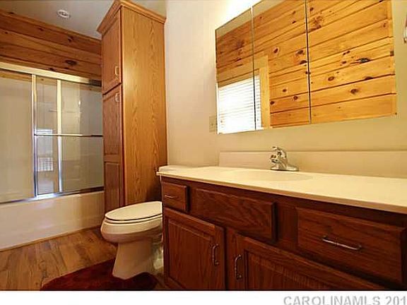 5th image of 1355 Sir Edward Ct