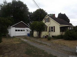 9986 Ridge Rd, Middleport, NY 14105