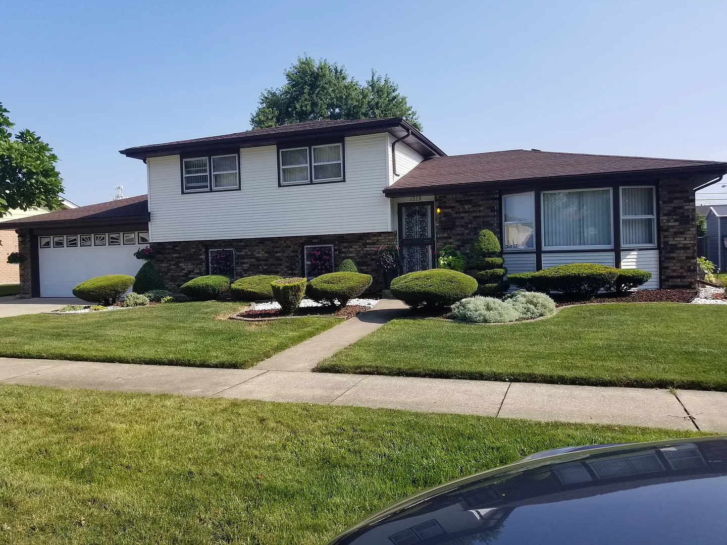 1319 E 168th St photo 1