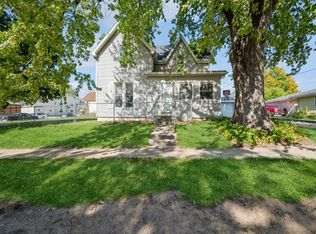 418 E Maple St, Central City, IA 52214